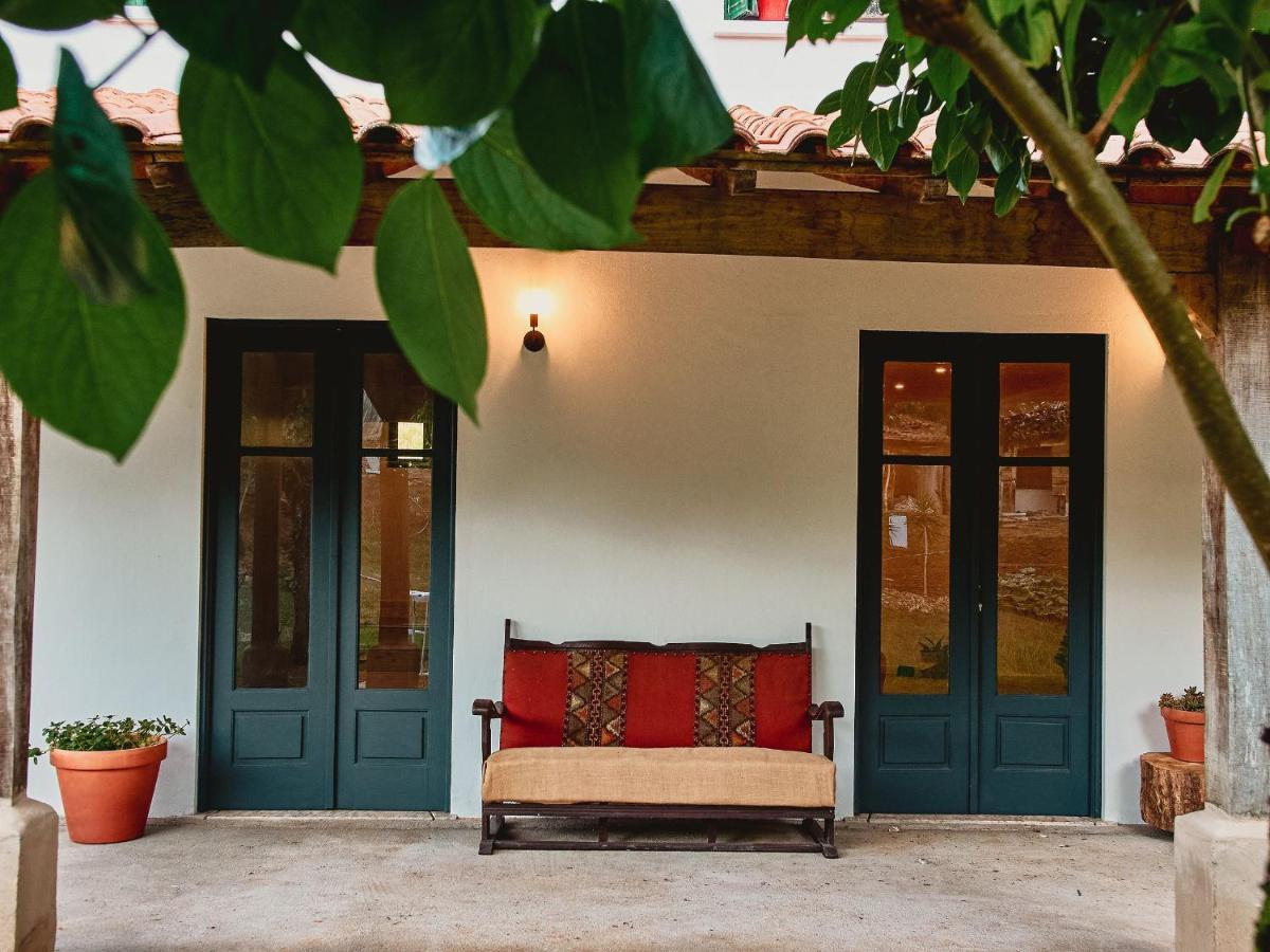 Epicos House, Your Home Away From Home. Nogueira  エクステリア 写真