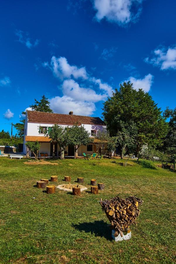 Epicos House, Your Home Away From Home. Nogueira  エクステリア 写真